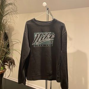 Mens medium Nike crew neck